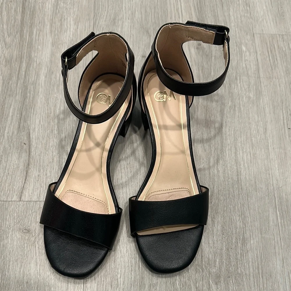 Elegant Black Ankle Strap Sandals - Picture 2 of 5